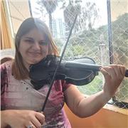 Se dictan clases personalizadas a domicilio y Virtual de piano, violín y canto. Profesora graduada del Conservatorio de música. Toca tus canciones favoritas en 8 clases.Método interactivo y divertido